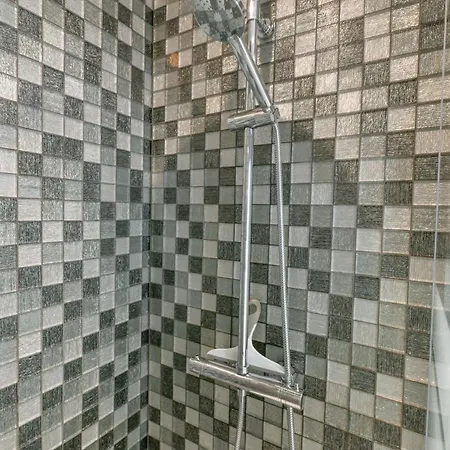 1 Bedroom With Ac Parigi